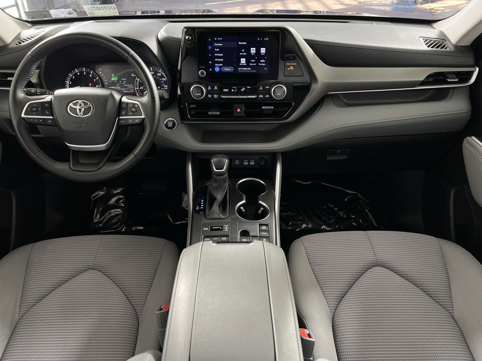 Used 2024 Toyota Highlander LE image 21