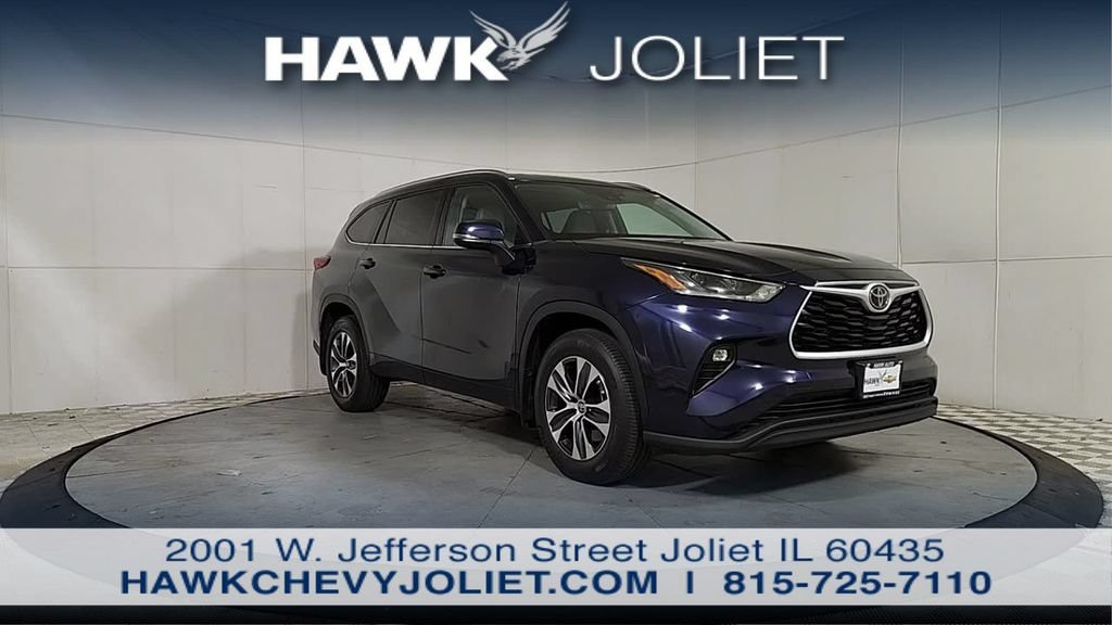 Used 2021 Toyota Highlander XLE AWD/4WD image 2