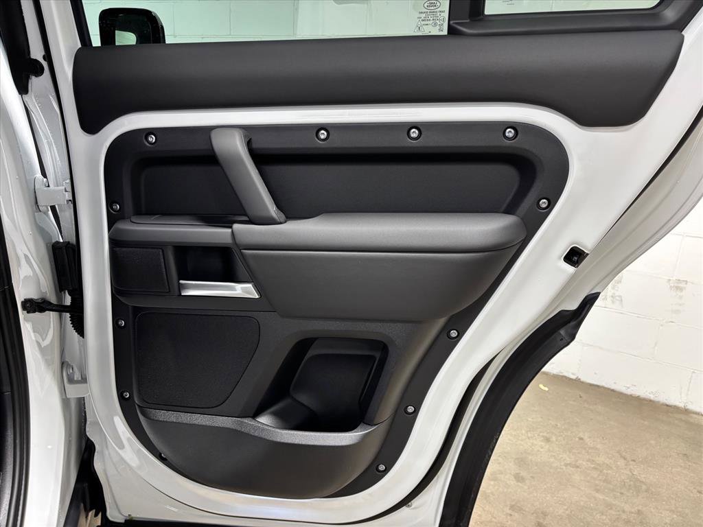 Used 2026 Land Rover Defender 110 S image 41