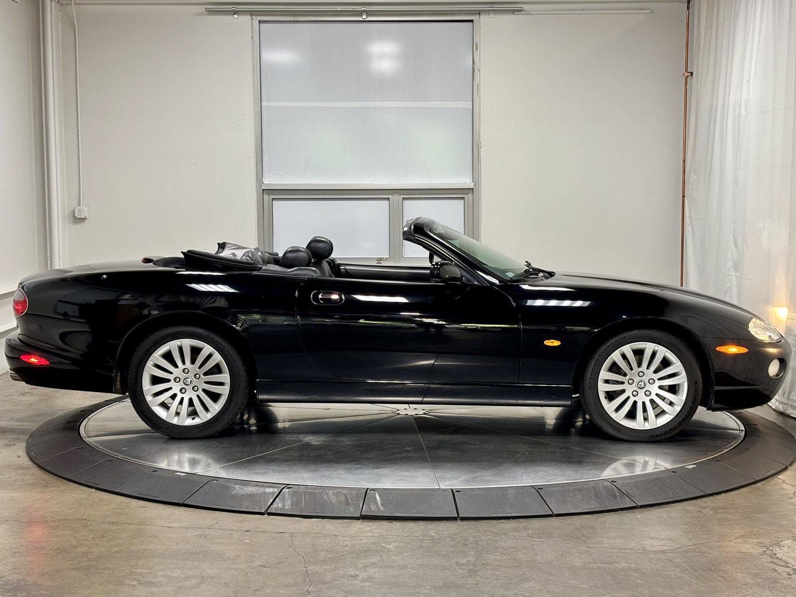 Used 2005 Jaguar XK8 Convertible RWD image 10