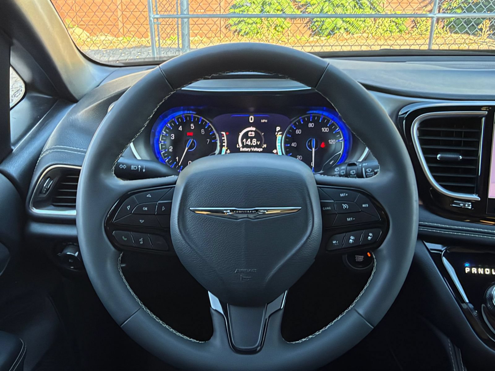 Used 2025 Chrysler Pacifica Limited FWD image 30