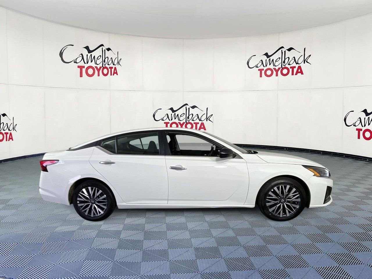 Used 2025 Nissan Altima 2.5 SV FWD image 9