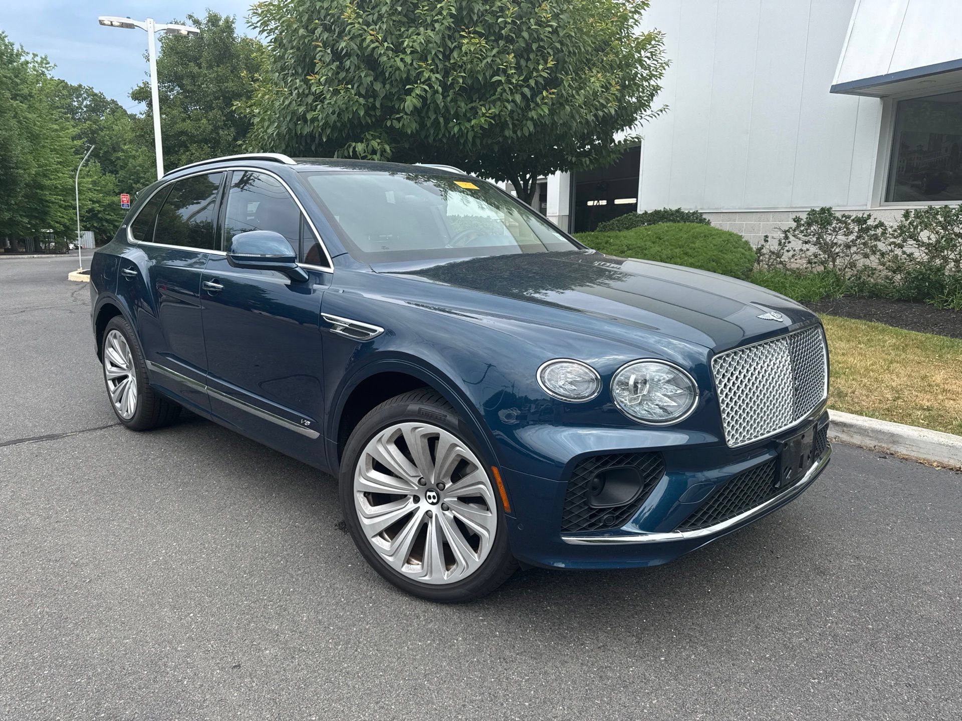 Certified 2021 Bentley Bentayga AWD/4WD image 1