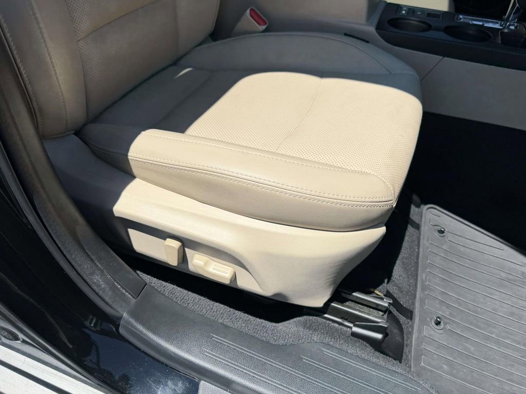 Used 2017 Subaru Outback 2.5i Limited AWD/4WD image 11