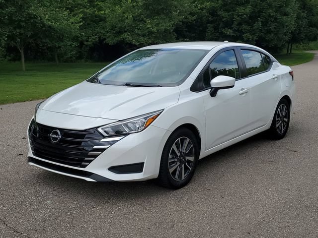 Used 2023 Nissan Versa SV FWD image 2