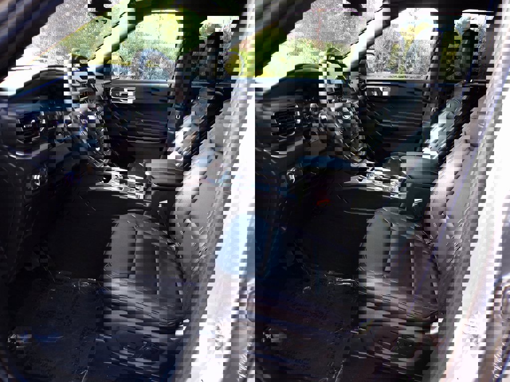 Used 2020 Ford Explorer XLT w/ Equipment Group 202A image 21