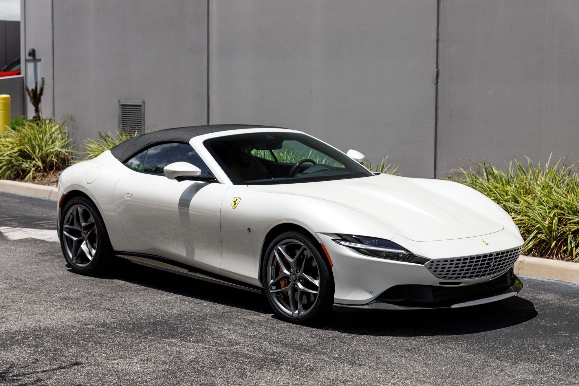 Used 2024 Ferrari Roma Spider RWD image 7