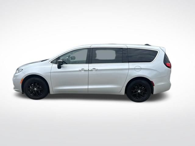 Used 2024 Chrysler Pacifica Touring-L FWD image 6