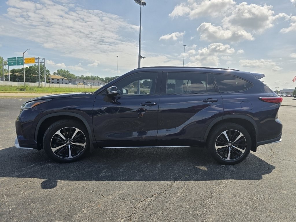 Used 2021 Toyota Highlander XSE AWD/4WD image 16