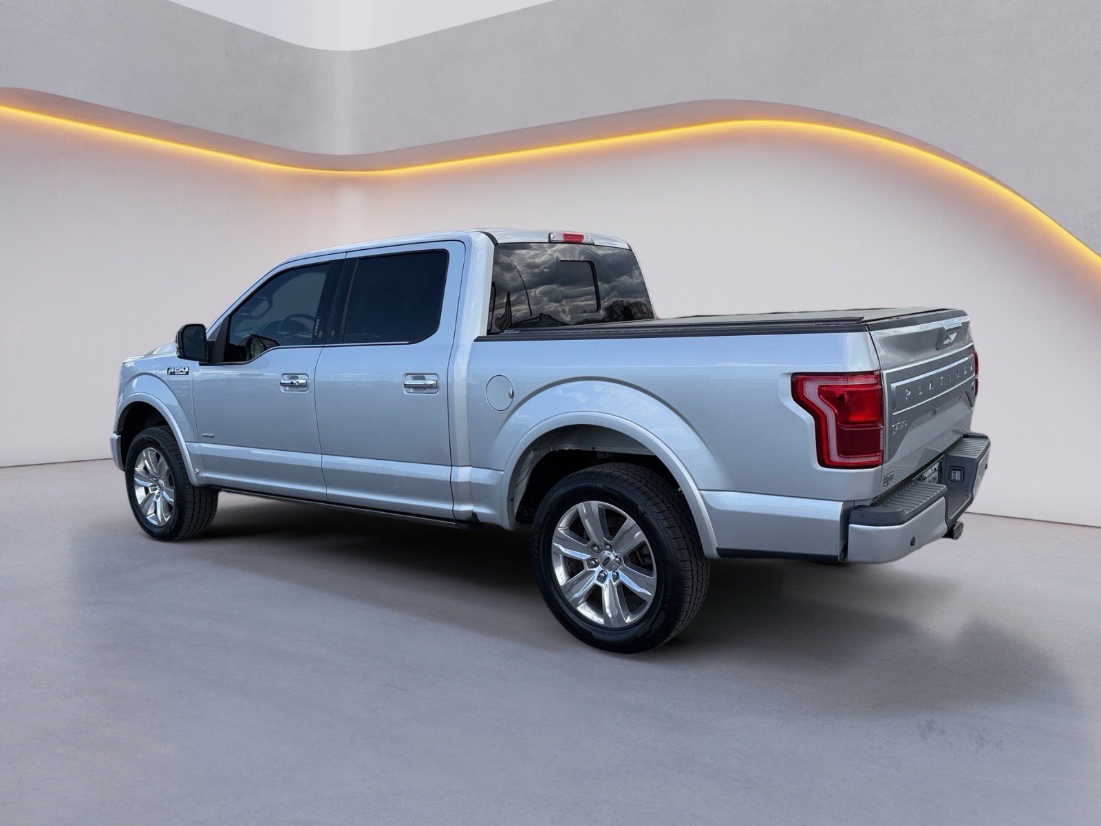 Used 2015 Ford F150 Platinum w/ Equipment Group 701A Luxury AWD/4WD image 5