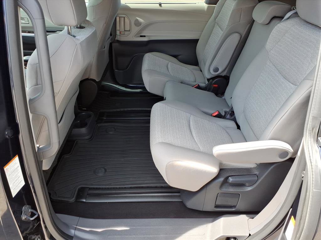 Used 2024 Toyota Sienna LE FWD image 12