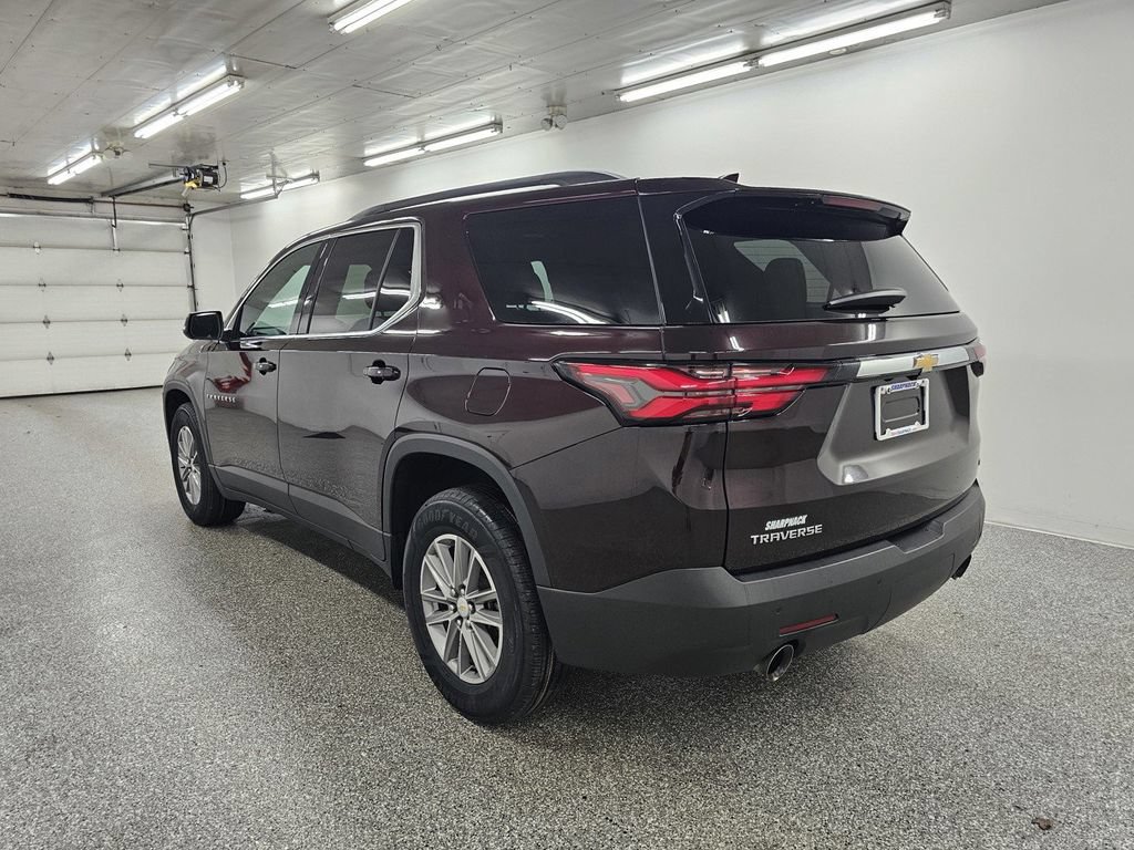 Used 2022 Chevrolet Traverse LT FWD image 7