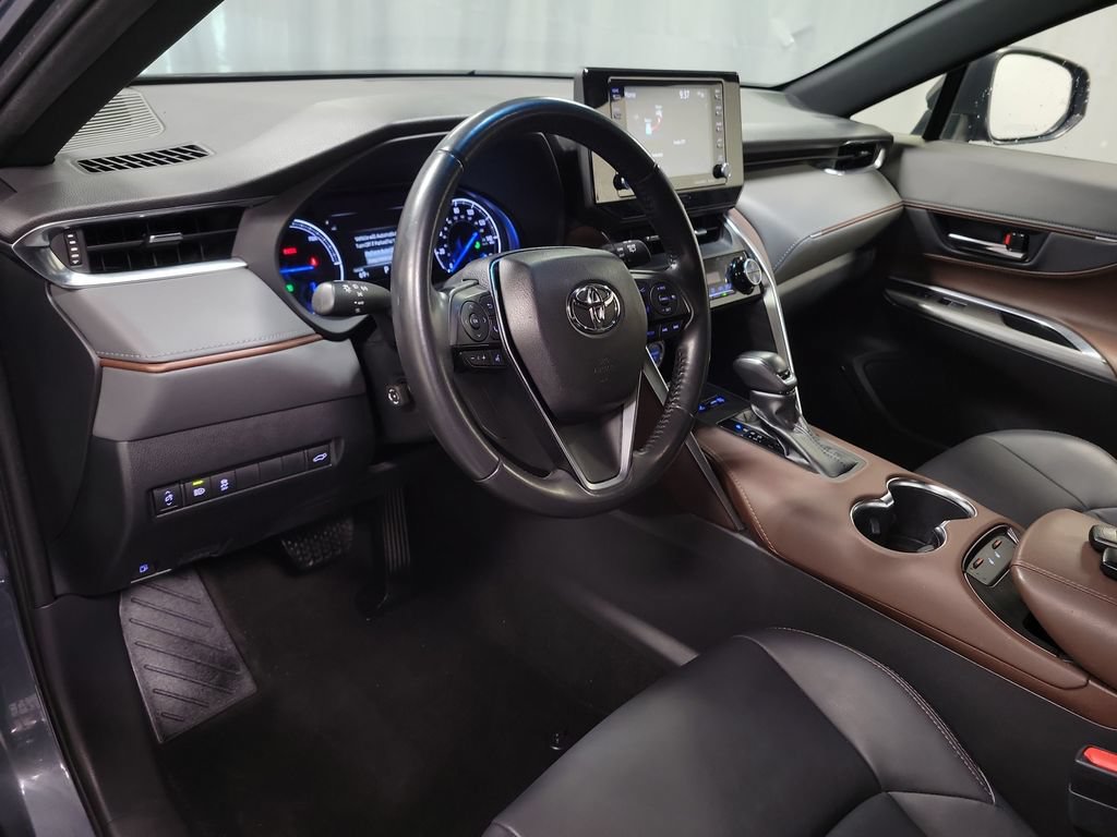 Used 2022 Toyota Venza XLE AWD/4WD image 16