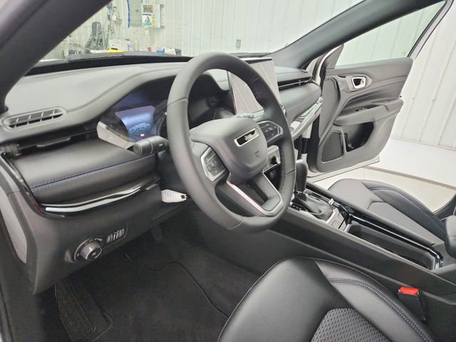 New 2026 Jeep Compass Latitude image 18