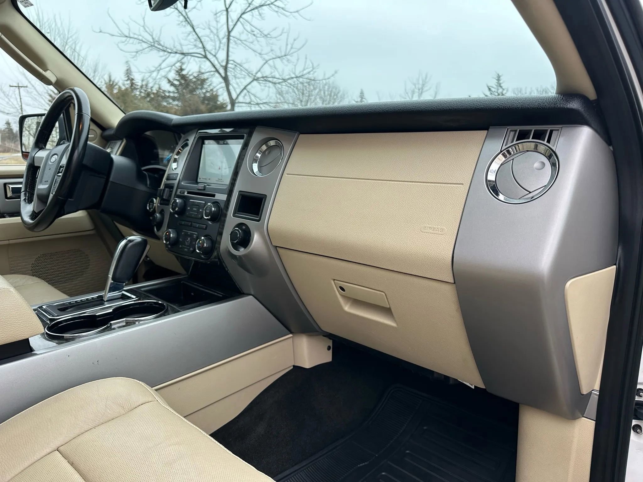 Used 2016 Ford Expedition Limited w/ Equipment Group 301A AWD/4WD image 12