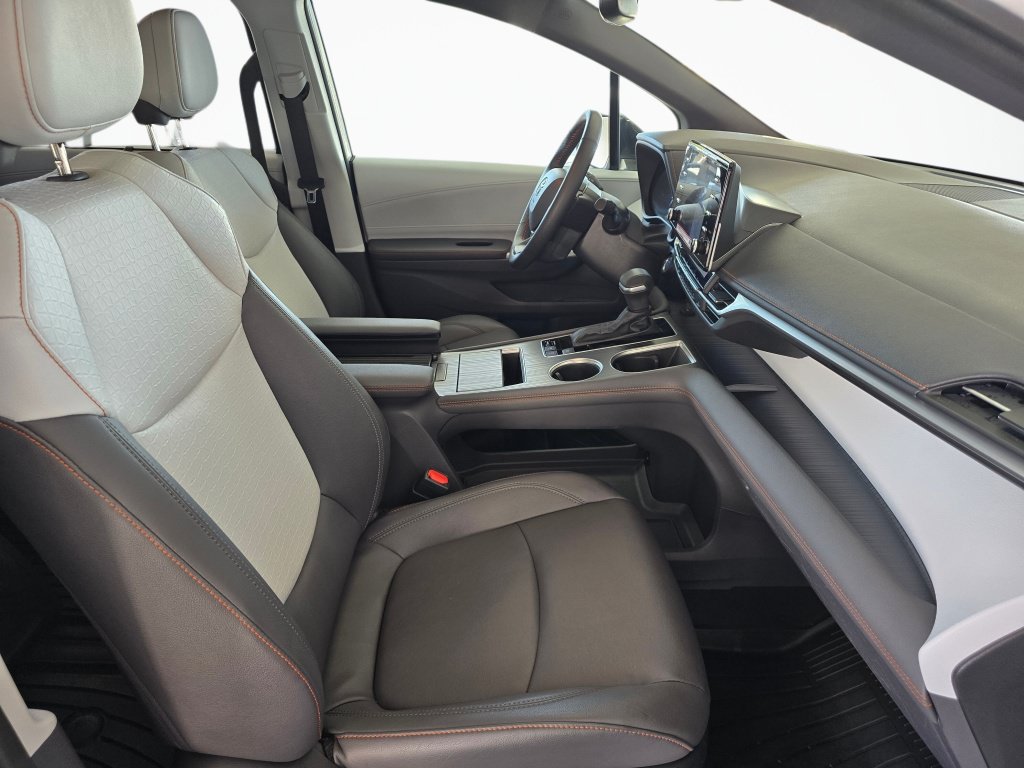 Used 2024 Toyota Sienna XSE AWD/4WD image 41