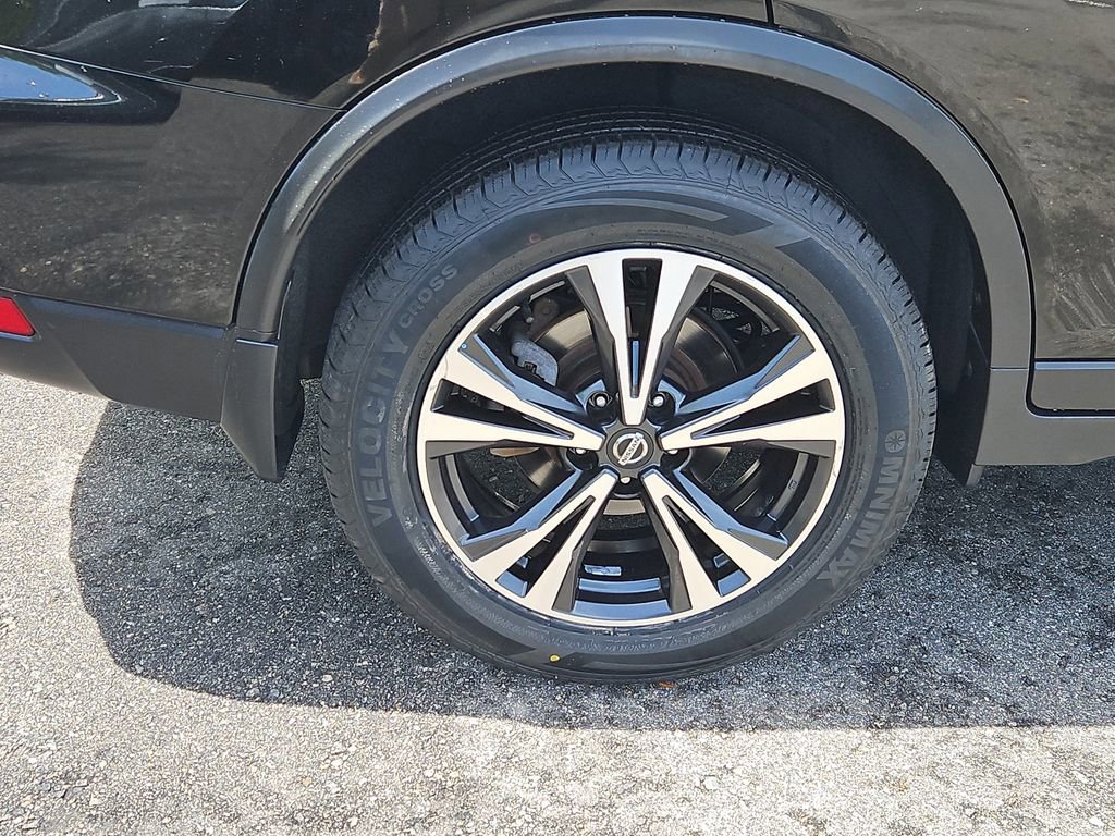 Used 2019 Nissan Rogue SV w/ Premium Package image 5