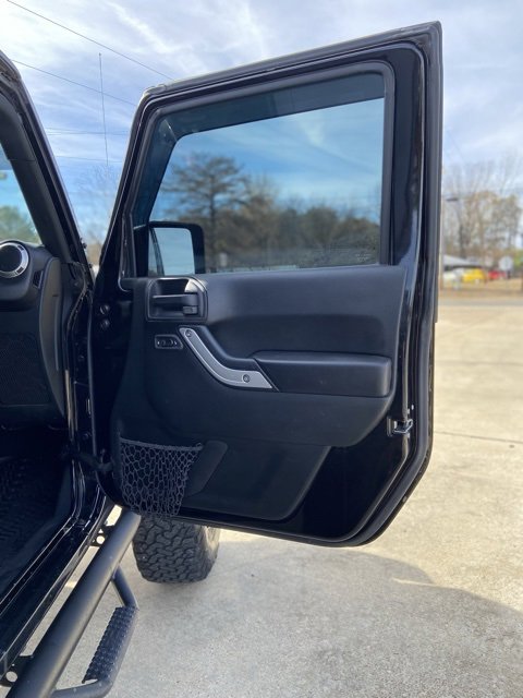 Used 2018 Jeep Wrangler Rubicon w/ Power Convenience Group image 13