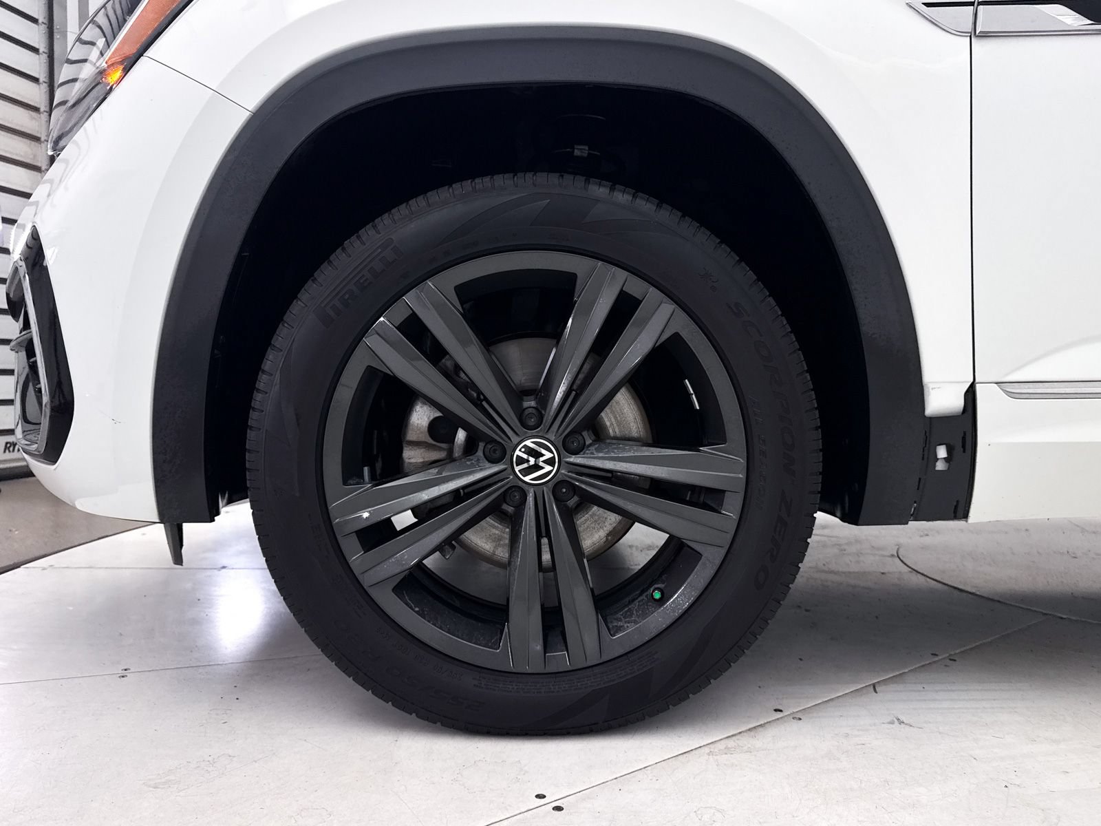 Used 2021 Volkswagen Atlas SE w/ Towing Package FWD image 13