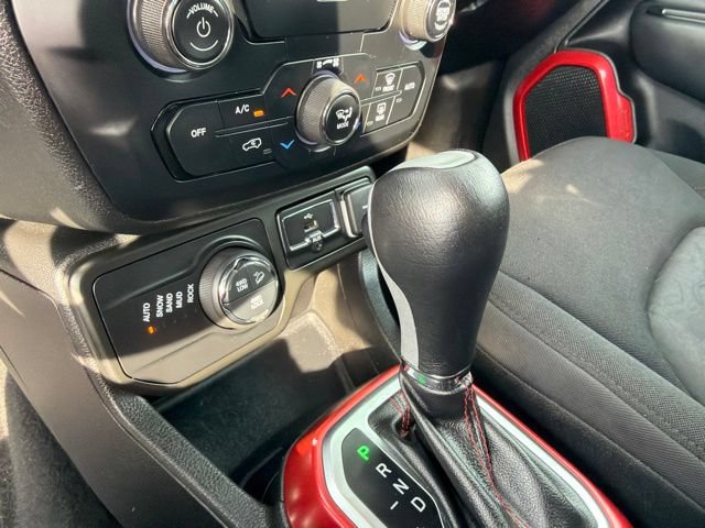 Used 2018 Jeep Renegade Trailhawk w/ Popular Equipment Group AWD/4WD image 13