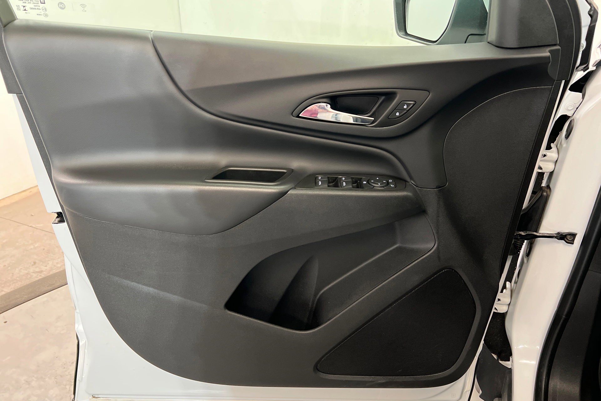 Used 2023 Chevrolet Equinox LT w/ LPO, Floor Liner Package image 15