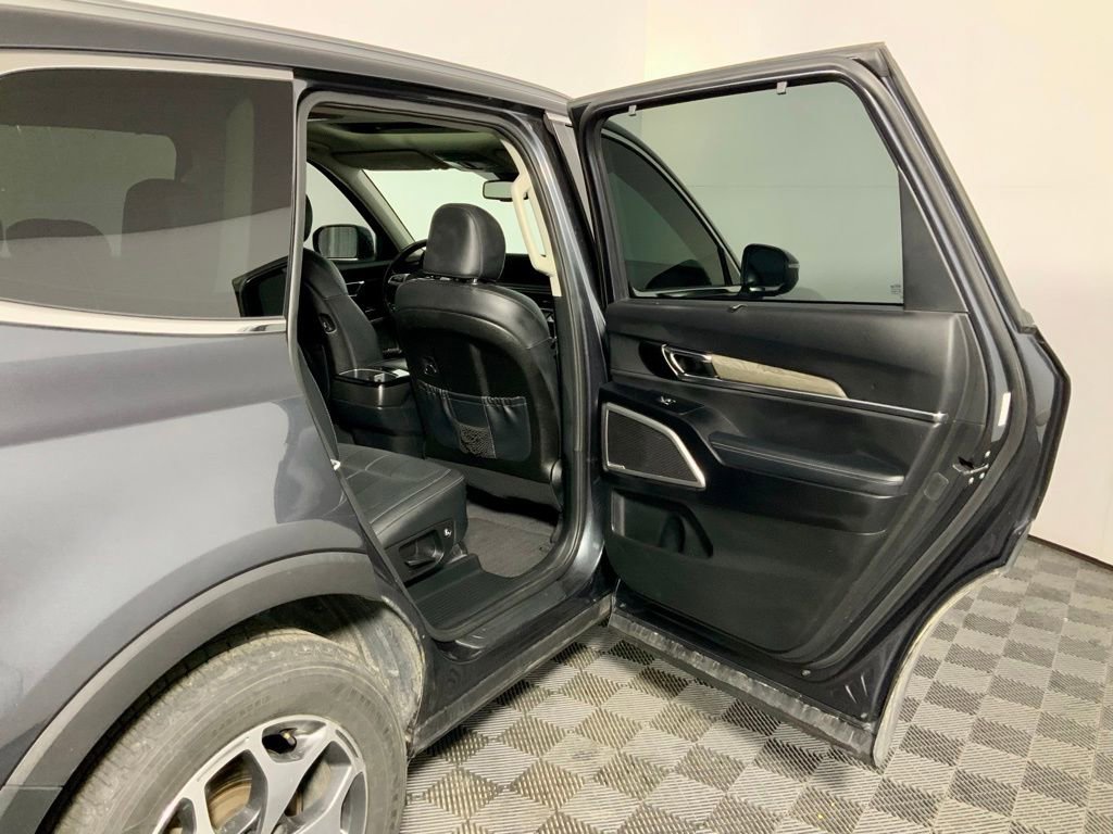 Used 2020 Kia Telluride EX image 32