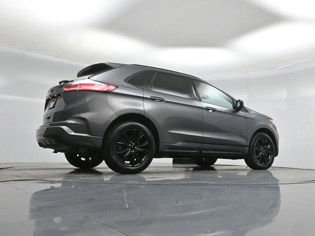 Certified 2022 Ford Edge SE w/ Black Appearance Package image 49