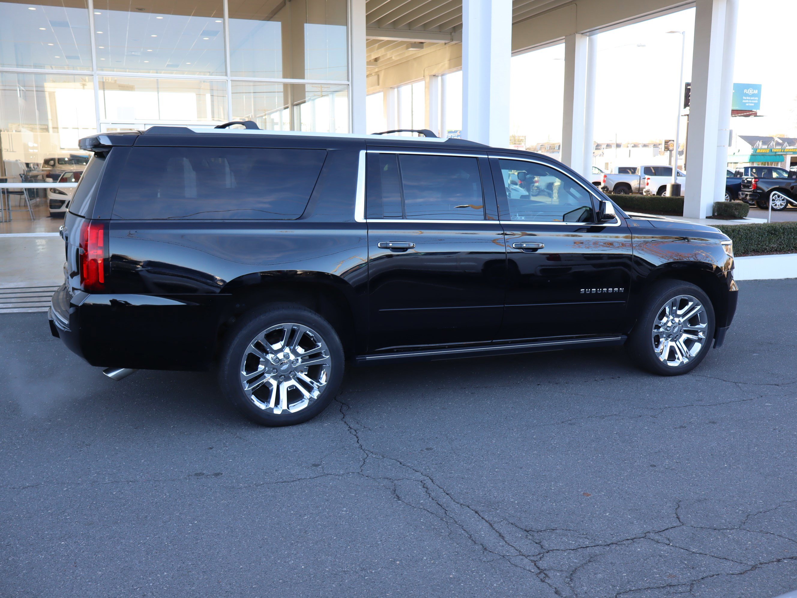 Used 2020 Chevrolet Suburban Premier w/ Premier Plus Edition image 11
