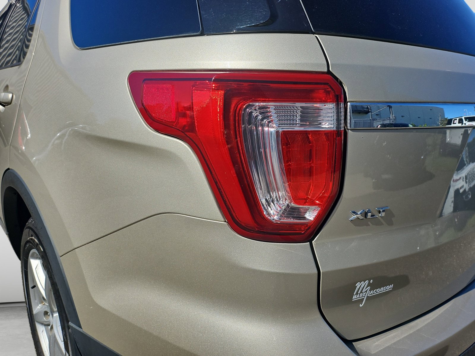 Used 2017 Ford Explorer XLT AWD/4WD image 18