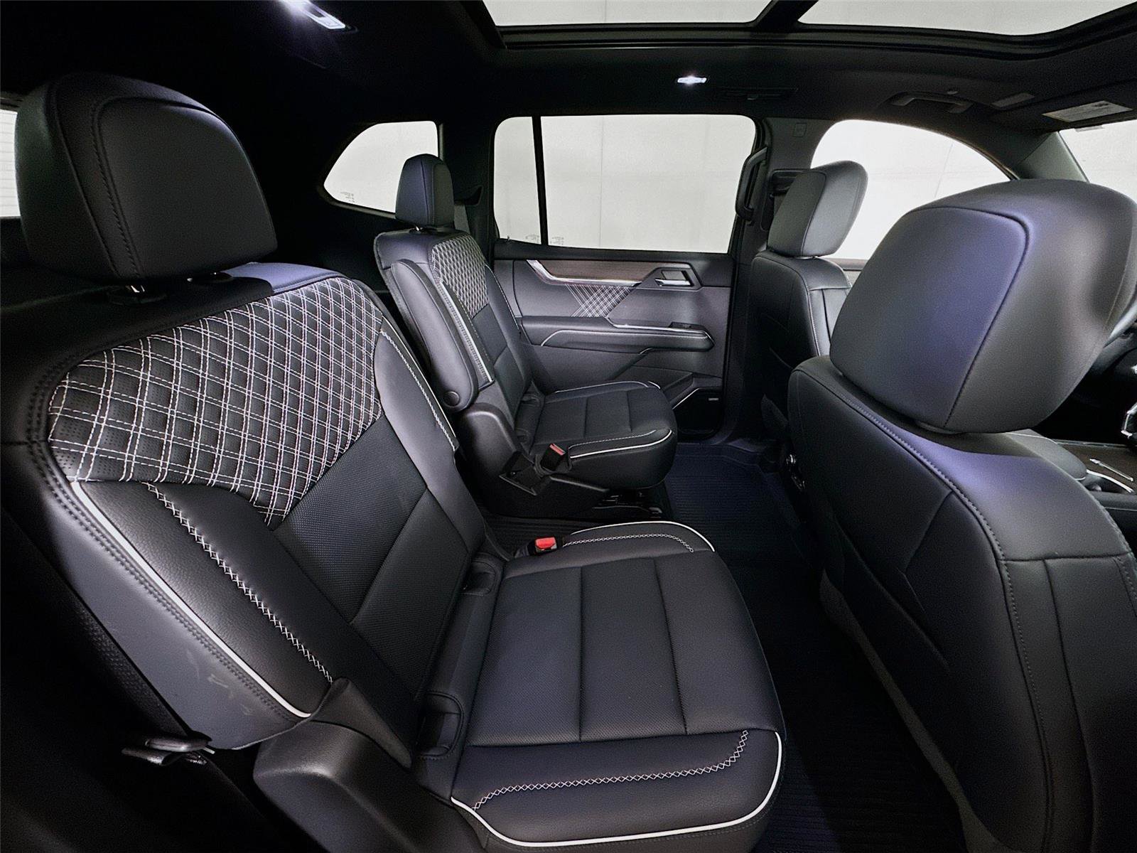 Used 2024 GMC Acadia Denali w/ LPO, Floor Liner Package AWD/4WD image 23
