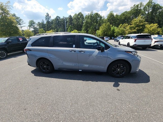 Certified 2025 Toyota Sienna XSE w/ XSE Plus Package AWD/4WD image 18