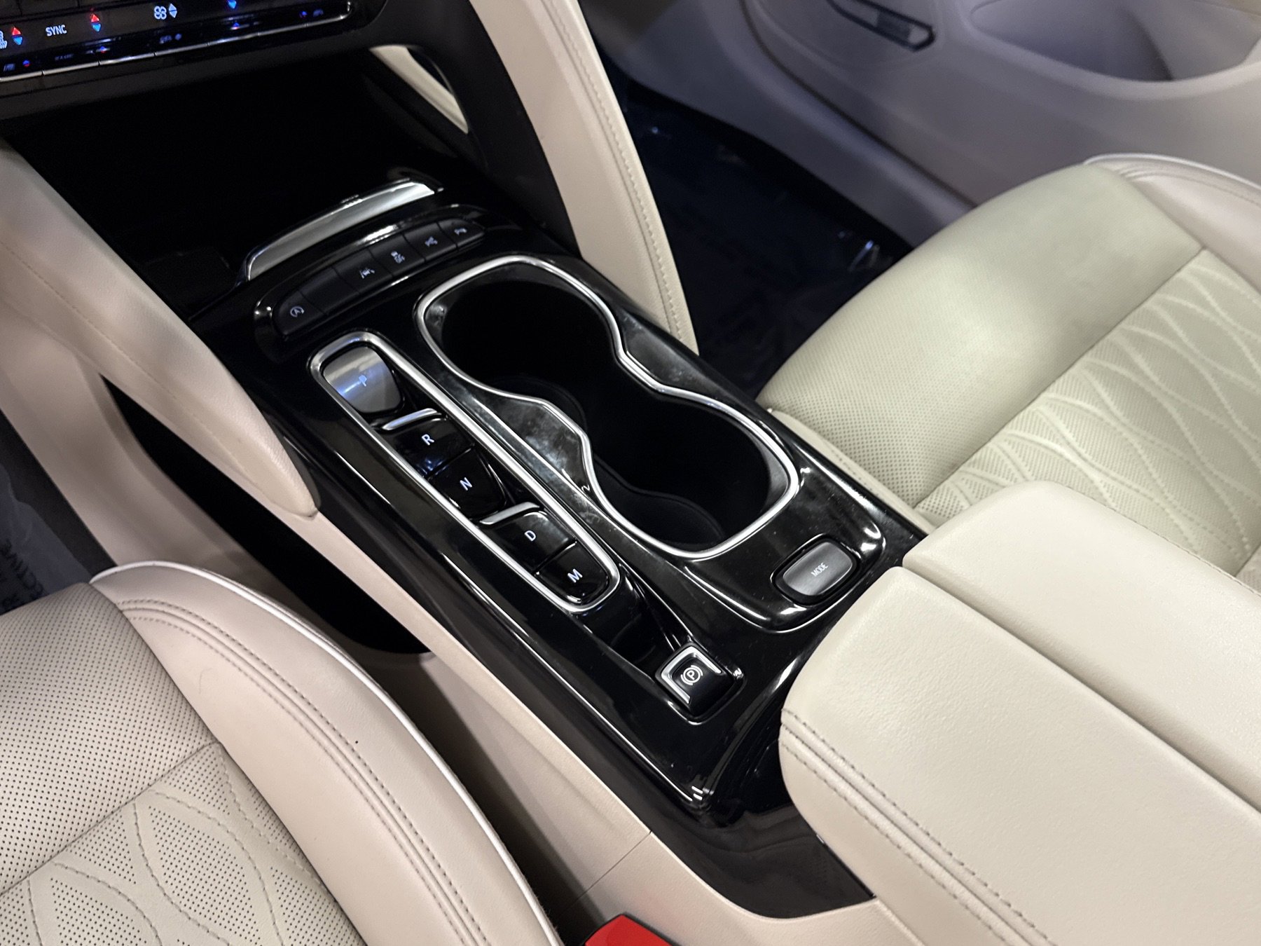 Used 2023 Buick Envision Avenir image 10