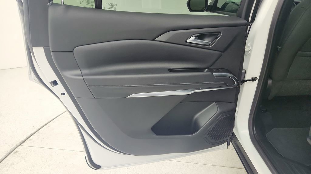 Used 2024 Chevrolet Traverse LT w/ Trailering Package image 28