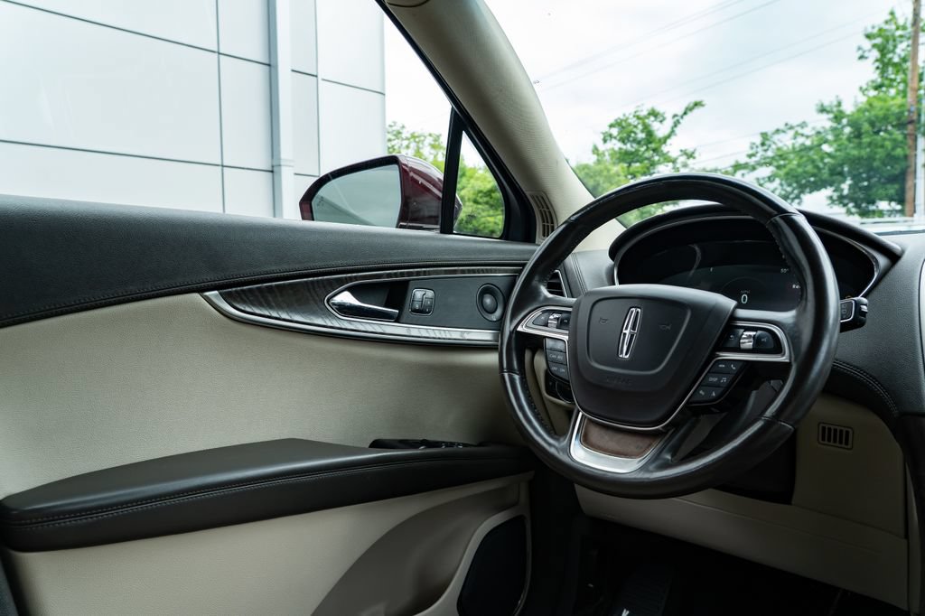 Used 2019 Lincoln Nautilus Reserve w/ Cargo Utility Package AWD/4WD image 11