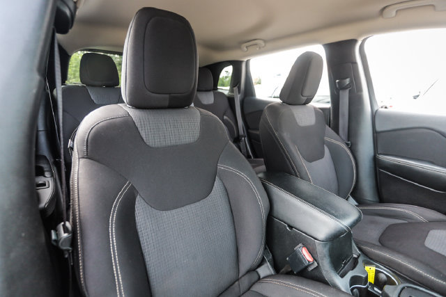 Used 2015 Jeep Cherokee Latitude w/ Comfort/Convenience Group AWD/4WD image 58