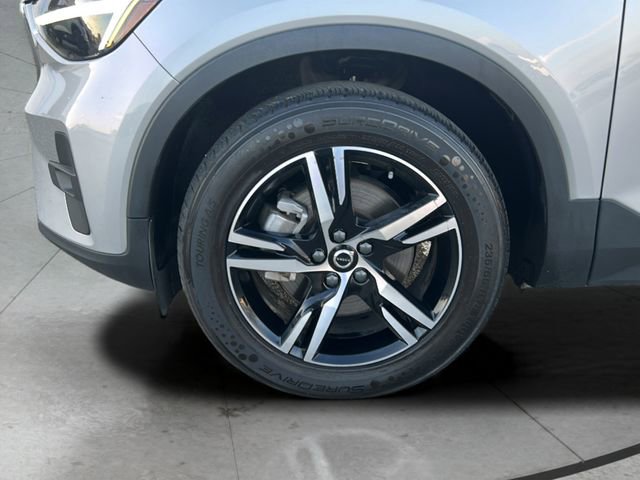 Used 2023 Volvo XC40 B5 Plus image 26