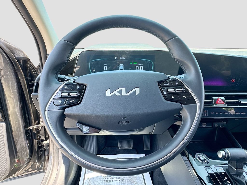 Certified 2025 Kia Niro EX FWD image 14