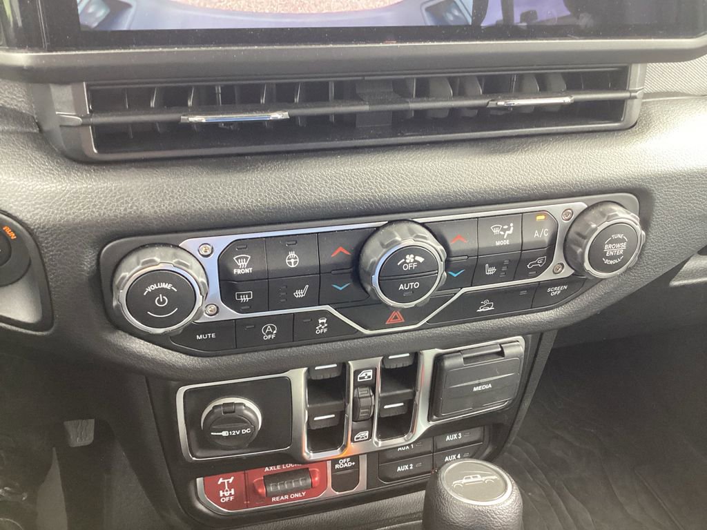 Used 2025 Jeep Gladiator Willys image 35
