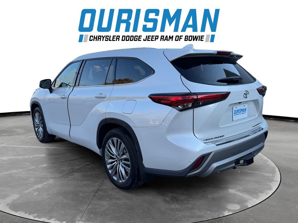Used 2023 Toyota Highlander Platinum image 4