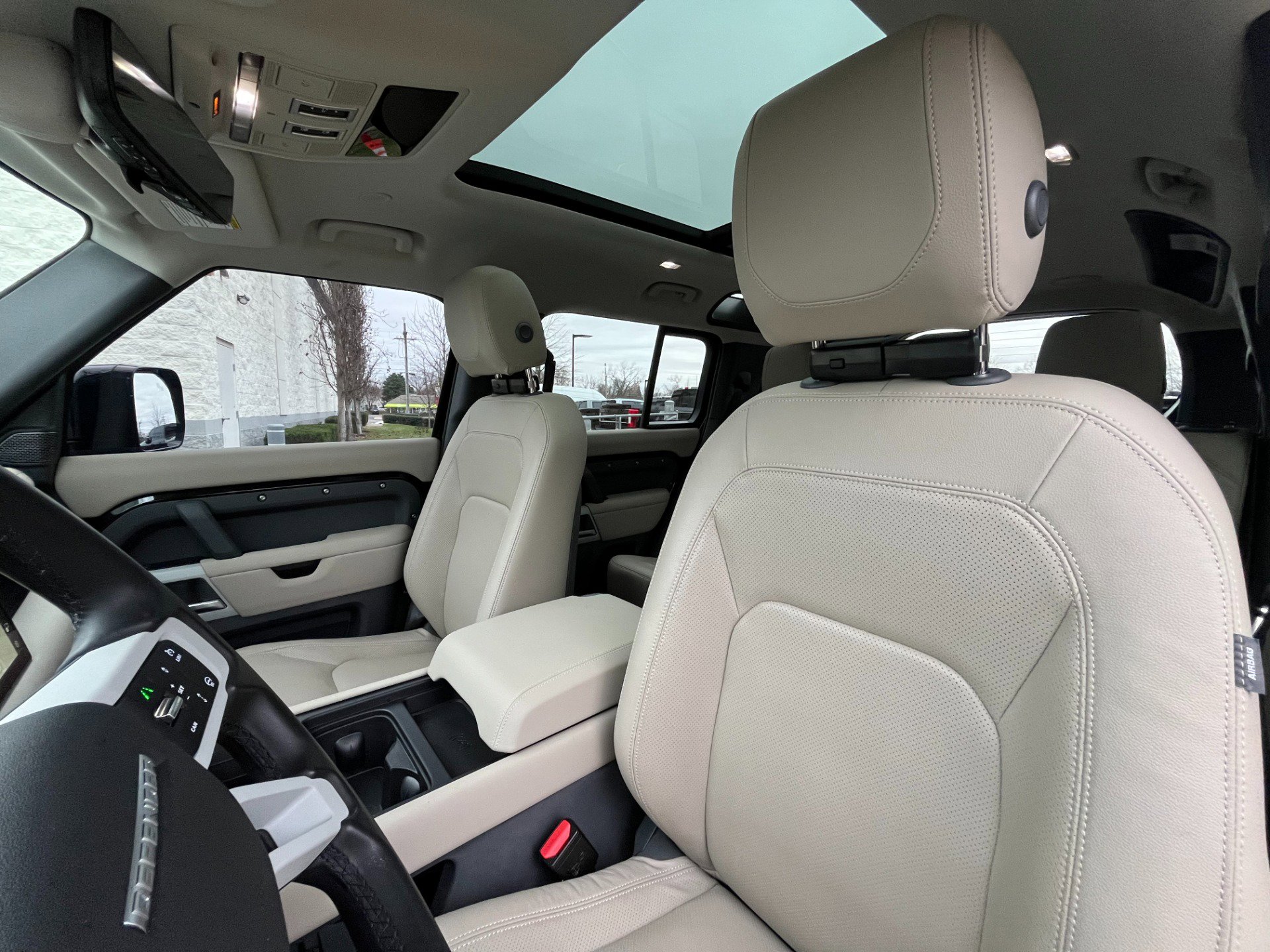 Used 2024 Land Rover Defender 110 SE image 11