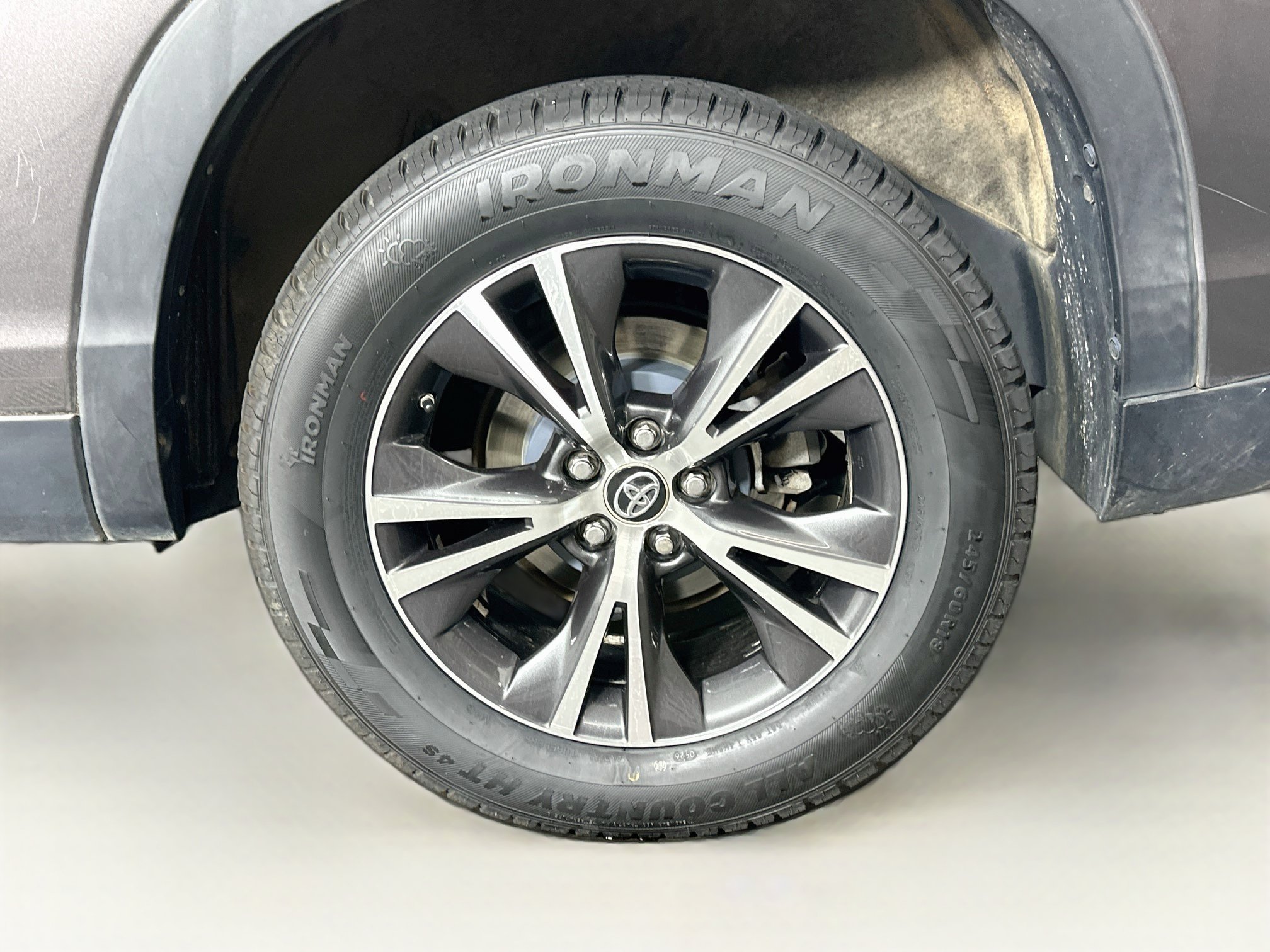 Used 2019 Toyota Highlander LE FWD image 11