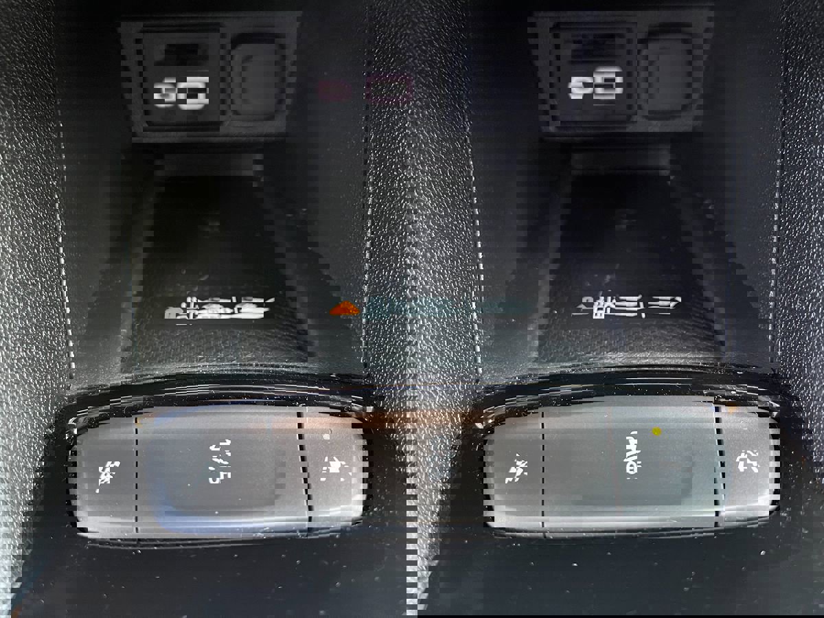 Used 2022 Chevrolet Bolt EUV LT w/ Convenience Package image 30