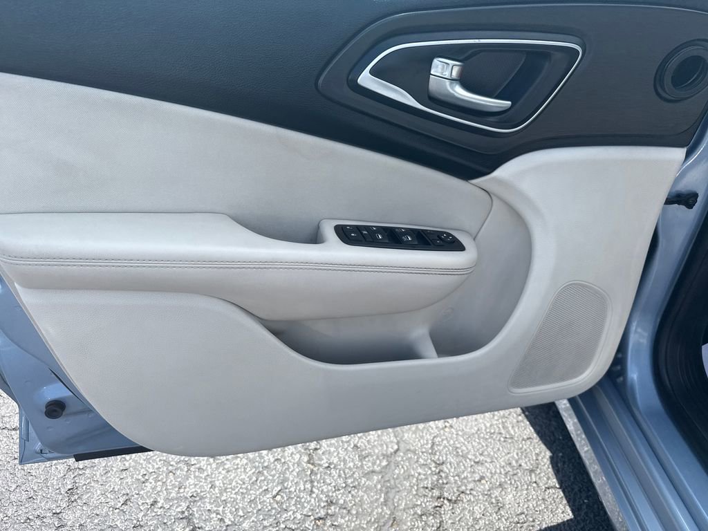 Used 2015 Chrysler 200 Limited FWD image 11