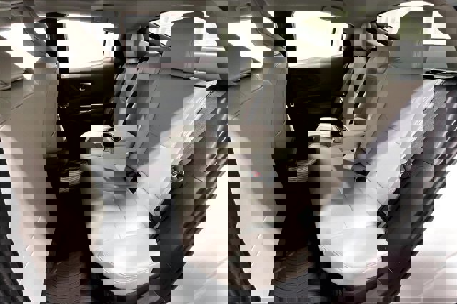 Used 2025 Toyota Prius XLE image 27