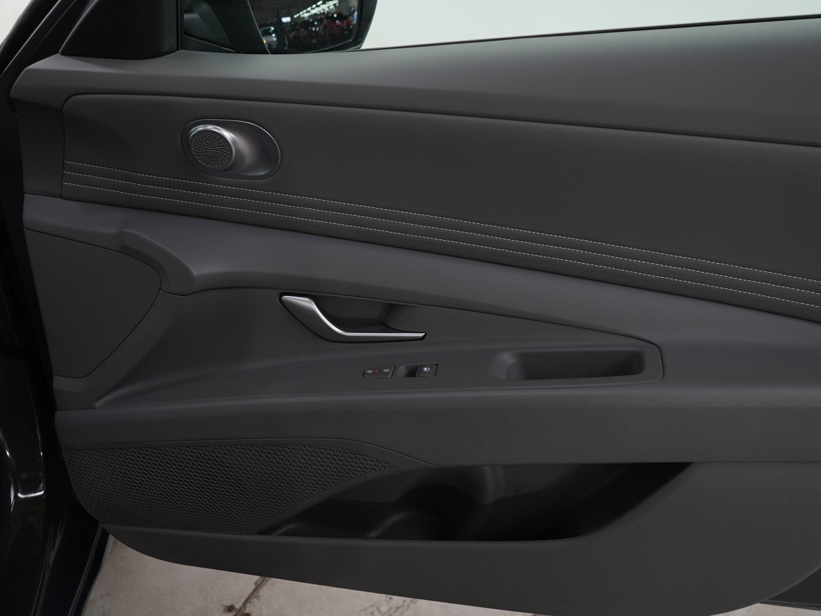 Used 2025 Hyundai Elantra SEL FWD image 9