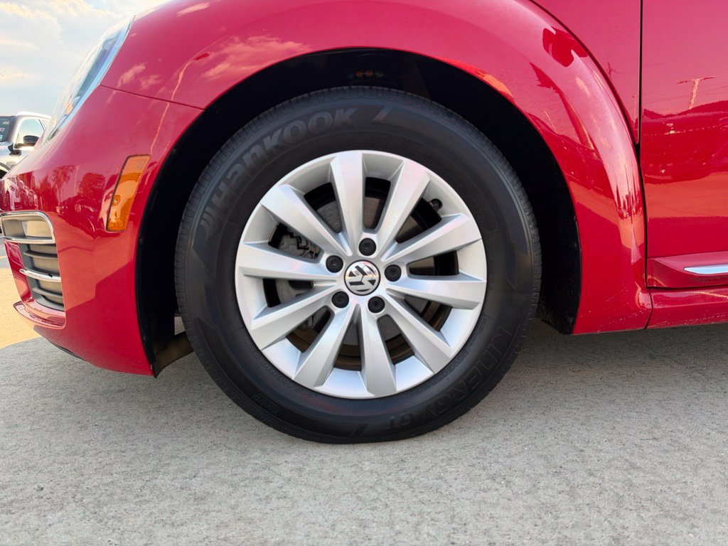Used 2019 Volkswagen Beetle 2.0T S FWD image 9