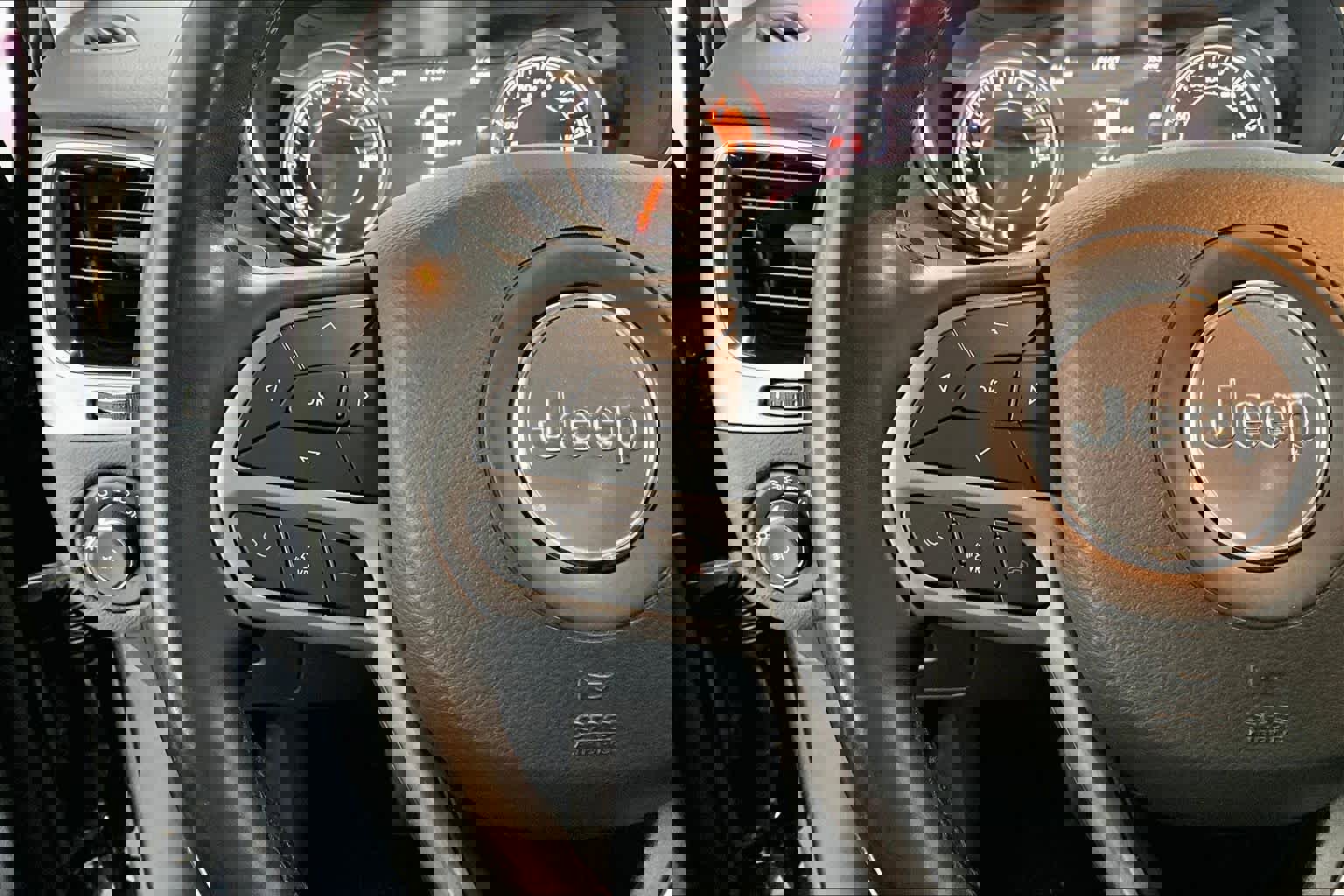 Used 2020 Jeep Cherokee Limited image 21