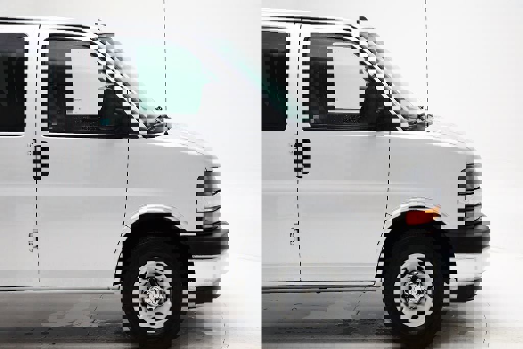 Used 2018 Chevrolet Express 3500 LT w/ LT Preferred Equipment Group image 4