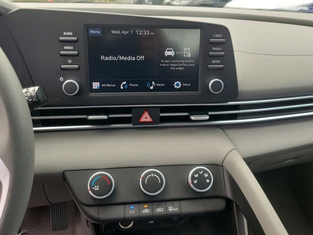 Certified 2025 Hyundai Elantra SE w/ Cargo Package FWD image 27