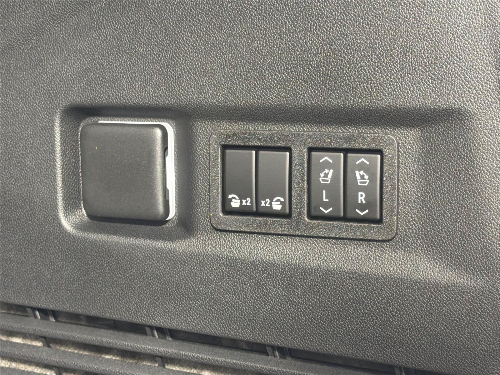 New 2026 GMC Yukon AT4 Ultimate AWD/4WD image 19